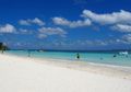 Mencumbu Pasir Putih Pantai Bira
