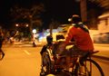 Gaya Bule Australia Menawar Tukang Becak