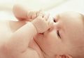 Kiat Membersihkan Tangan Bayi dari Kuman dan Bakteri dengan Tepat