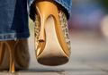 Seorang Profesor Tewas Ditikam Sepatu Hak Tinggi