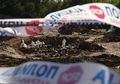 Bersihkan Kebun, Keluarga Ini Justru Temukan Kuburan Massal