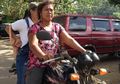 Belajar Dedikasi dari Purwati, Tukang Ojek Wisata di Banyuwangi