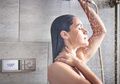 Catat! Kita Tak Boleh Mandi Lebih dari 5 Menit Saat Puasa. Ini Alasannya!