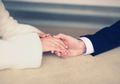 Perempuan Ini dengan Bangga Memakai Cincin yang Murah walau Dihina oleh Penjaga Toko Perhiasan