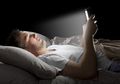 Sering Meletakan Ponsel Di Dekat Tubuh Saat Tidur? Awas, Akibatnya Bisa Sangat Berbahaya