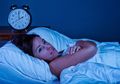Sering Terbangun di Malam Hari? Mungkin 5 Faktor Ini Penyebabnya