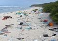 Tak Berpenghuni, Pulau Ini Malah Jadi Pulau dengan Jumlah Sampah Plastik Tertinggi di Dunia
