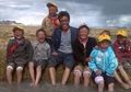 Inspiratif, Guru Ini Rela Mengajar di Sekolah yang Lokasinya Lebih Tinggi dari Basecamp Pendaki Gunung Everest