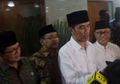 Teka-teki dalam Secarik Kertas yang Digenggam Jokowi