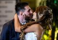(Foto) So Sweet, Setelah Mengenal Selama 25 Tahun, Akhirnya Lionel Messi Menikahi Kekasihnya di Masa Kecil