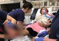 Entah Apa yang Terjadi, Secara Misterius Kaki Sam Kanizay Tiba-tiba Terus Mengeluarkan Darah Setelah Berenang di Pantai