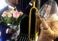 Pernikahan Unik! Mulai dari Perkenalan, Lamaran, Lalu Menikah, Semua Dilakukan Pasangan Ini di Dalam Bus