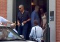 Ternyata, Barack Obama Menangis Usai Mengantarkan Putrinya Ke Asrama Kampus. Kok, Bisa?
