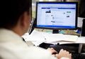 ‘Cyberloaf’, Saat Karyawan Gunakan Internet Kantor untuk Keperluan Pribadi. Boleh atau ‘Haram’?
