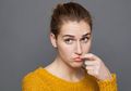 Hati-hati! Selalu Curiga dan Berburuk Sangka Bisa Jadi Tanda Sakit Mental yang Tersembunyi