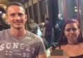 Perempuan Ini Terbang Sejauh 600 KM Hanya untuk Menemui Lelucon dari ‘Kekasihnya’ yang Jahat