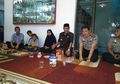 Ayahnya Dianggap ‘Pahlawan’, Biaya Pendidikan Kedua Anak Choirul Huda Digratiskan oleh Bupati Lamongan