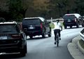 Presiden Trump Bermain Golf Terlalu Lama, Pesepeda Wanita Ini Lakukan Aksi Sangat Berani