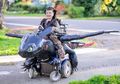 Salut! Berkat Pria Ini, Anak-anak Pemakai Kursi Roda Bisa Ikut Rayakan Halloween dengan Cara Unik