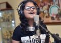 Gadis Belia Ini Ingin Pecahkan Rekor Menyanyi dalam 85 Bahasa Asing dalam Sekali Konser