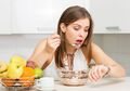 Suka Makan Dengan Cepat? Hati-hati, Anda Bisa Terkena Empat Masalah Ini