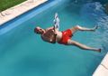 Terinspirasi dari Banyaknya Anak yang Tewas Saat Berenang, Pria ini Ciptakan Kolam Renang Antitenggelam