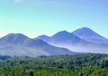 Selamat Hari Gunung Internasional: Kenapa Jika Kita Melihat Gunung dari Kejauhan Berwarna Biru?
