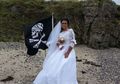 Kerap Dikecewakan Pasangan Lelakinya dan Terlalu Sering Patah Hati, Wanita Ini Memutuskan Menikah dengan Hantu Bajak Laut