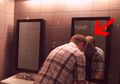 Pergi ke Toilet, Pengunjung Tempat Hiburan Malam Terkejut Sosok di Cermin