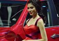 Cerita Tentang Perempuan Cantik di Samping Mobil