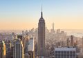 (Video) Fotografer Ini Berhasil Menangkap Momen Ketika Empire State Building ‘Dipukul’ Kilat Petir Berwarna Pink
