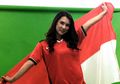 Unggah Foto Memakai Jersey Timnas Indonesia dan Bendera Merah Putih, Maria Ozawa Dihujat Warganet