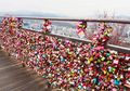 Terungkap! Inilah Alasan Banyak Pasangan yang Menggantungkan Gembok di Namsan Tower di Seoul, Korea Selatan