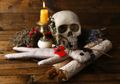 Banyak Orang dengan Latar Pendidikan Tinggi Masih Lebih Percaya Voodoo untuk Selesaikan Masalah Kompleks