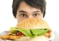 Gemar Konsumsi 'Fast Food'? Anda Wajib Berolahraga dengan 'Keras'!