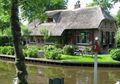 Yuk, Mengintip Bagaimana Kehidupan di Giethoorn, Desa Kecil di Belanda yang Tidak Memiliki Jalan