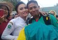 Romantis! Prajurit TNI Lamar Kekasihnya Setelah Melakukan Aksi Terjun Payung