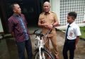 Selama Dua Tahun, Siswa SMP di Karawang Ini Jalan Kaki Selama 1 Jam Untuk Menuju Sekolah