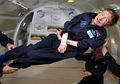 Stephen Hawking Meninggal Dunia: Ketika Hawking Puas Menikmati Gravitasi Nol