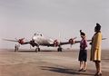(Foto) Mengintip Kemewahan dan Kenyamanan Pelayanan Pesawat di Tahun 1950-an, Bikin Iri!