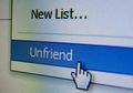 'Unfriend' Rekan Kerja di Medsos Dianggap Sama dengan Mem-'Bully'?
