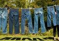 Inilah 10 Cara Simpel dan Tak Biasa untuk Mencuci 'Jeans'