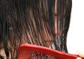 4 Kesalahan Saat Menyisir Rambut