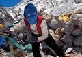 Kiat Kurangi Sampah Saat Mendaki Gunung
