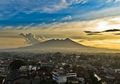 Menyambangi Gunung Api Nusantara