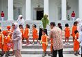Orang-Orang Biasa di Istana