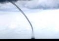 Di Darwin, Warga Berhasil Abadikan Fenomena Waterspout yang Unik