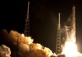 Roket SpaceX Mendarat Spektakuler di Kapal Drone