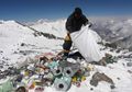 Gunung Everest: \'Tempat Sampah\' Tertinggi di Dunia