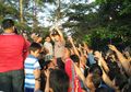 Warga Belitung Timur Berebut Kacamata Gerhana